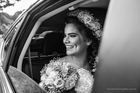 casamento do romario e da karate com fotos expontâneas e criativas da noiva no carro em  Benevides - PA'