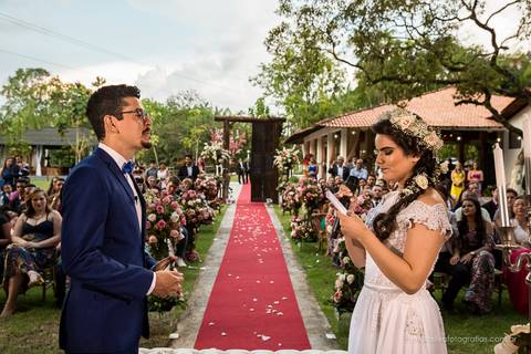 casamento do romario e da karate com fotos expontâneas e criativas da cerimonia no sitio L'aqua Bianca em  Benevides - PA'