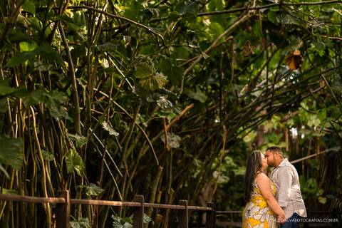 Ensaio pré casamento da kássia e do allan com fotos criativas e expontâneas fotografadas no mangal das Marcas em Belém do Pará. '