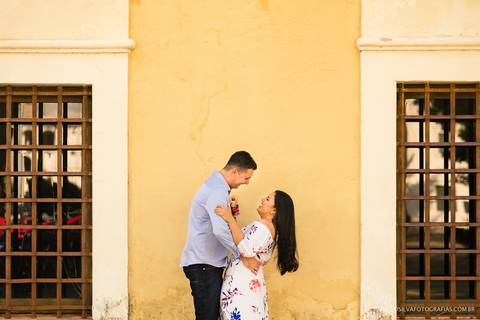 ensaio pré casamento da daniella e glereston com fotos românticas, expontâneas e criativas de sorrisos sinceros  fotografadas pelo romulo silva fotografias no forte do castelo em belém do pa'
