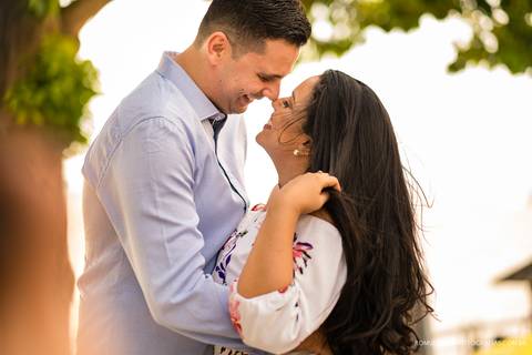 ensaio pré casamento da daniella e glereston com fotos românticas, expontâneas e criativas de sorrisos sinceros  fotografadas pelo romulo silva fotografias no forte do castelo em belém do pa'