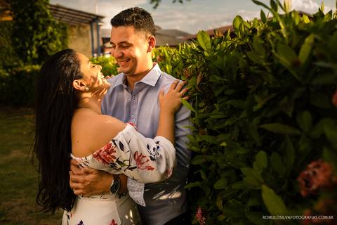 ensaio pré casamento da daniella e glereston com fotos românticas, expontâneas e criativas de sorrisos sinceros  fotografadas pelo romulo silva fotografias no forte do castelo em belém do pa'