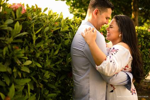 ensaio pré casamento da daniella e glereston com fotos românticas, expontâneas e criativas de sorrisos sinceros  fotografadas pelo romulo silva fotografias no forte do castelo em belém do pa'