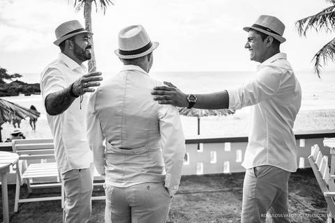 casamento de dia na praia da josi e do charles realizado em mosqueiro pa com fotos criativas de momentos únicos e expontâneos fotografado pelo romulo silva fotografias'