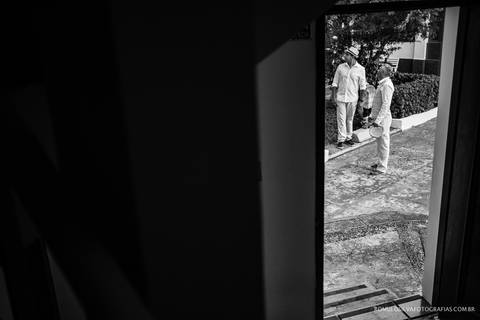 casamento de dia na praia da josi e do charles realizado em mosqueiro pa com fotos criativas de momentos únicos e expontâneos fotografado pelo romulo silva fotografias'