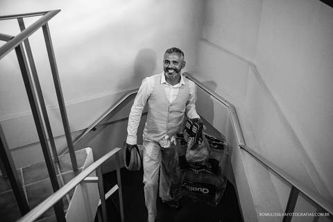 casamento de dia na praia da josi e do charles realizado em mosqueiro pa com fotos criativas de momentos únicos e expontâneos fotografado pelo romulo silva fotografias'