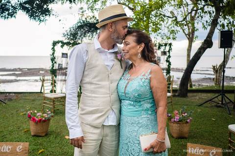 casamento de dia na praia da josi e do charles realizado em mosqueiro pa com fotos criativas de momentos únicos e expontâneos fotografado pelo romulo silva fotografias'