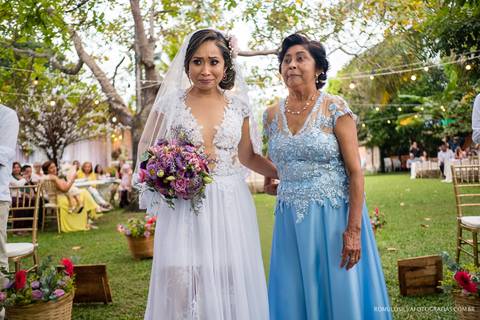 casamento de dia na praia da josi e do charles realizado em mosqueiro pa com fotos criativas de momentos únicos e expontâneos fotografado pelo romulo silva fotografias'