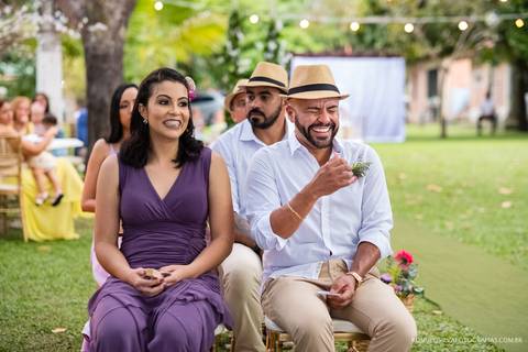 casamento de dia na praia da josi e do charles realizado em mosqueiro pa com fotos criativas de momentos únicos e expontâneos fotografado pelo romulo silva fotografias'
