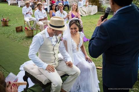casamento de dia na praia da josi e do charles realizado em mosqueiro pa com fotos criativas de momentos únicos e expontâneos fotografado pelo romulo silva fotografias'