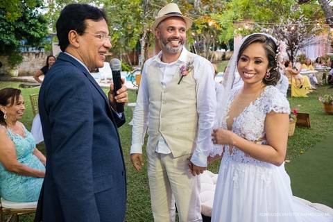 casamento de dia na praia da josi e do charles realizado em mosqueiro pa com fotos criativas de momentos únicos e expontâneos fotografado pelo romulo silva fotografias'