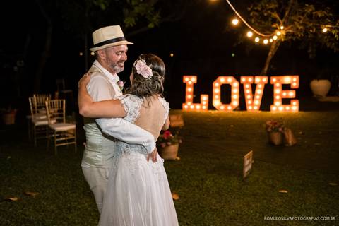 casamento de dia na praia da josi e do charles realizado em mosqueiro pa com fotos criativas de momentos únicos e expontâneos fotografado pelo romulo silva fotografias'