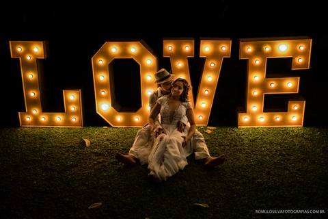 casamento de dia na praia da josi e do charles realizado em mosqueiro pa com fotos criativas de momentos únicos e expontâneos fotografado pelo romulo silva fotografias'