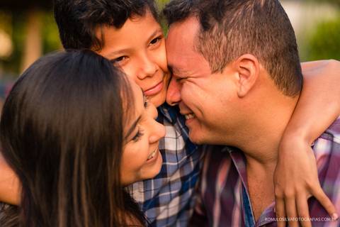 Ensaio fotográfico pré casamento na fazenda da themis e do josé com  imagens criativas e expontâneas fotografado pelo romulo silva fotografias '