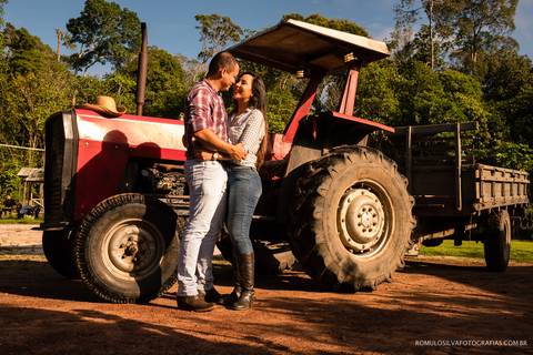 Ensaio fotográfico pré casamento na fazenda da themis e do josé com  imagens criativas e expontâneas fotografado pelo romulo silva fotografias '