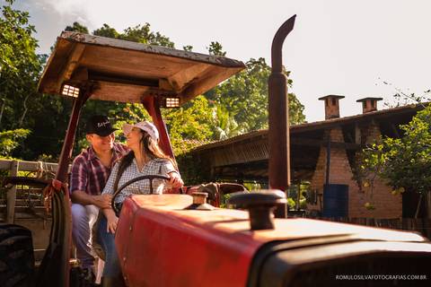 Ensaio fotográfico pré casamento na fazenda da themis e do josé com  imagens criativas e expontâneas fotografado pelo romulo silva fotografias '