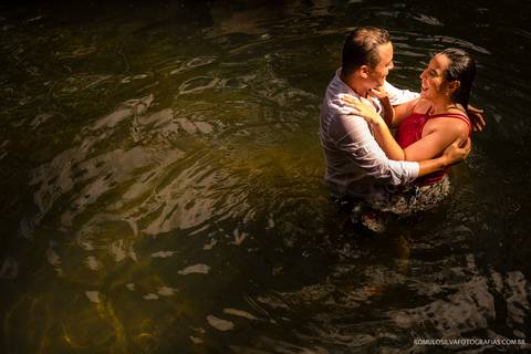 Ensaio fotográfico pré casamento na fazenda da themis e do josé com  imagens criativas e expontâneas fotografado pelo romulo silva fotografias '