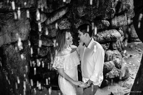 ensaio pré casamento da fernanda e do alex no bosque rodrigues alves em belém do pará com fotos divertidas e expontâneas fotografado pelo romulo silvafotografias'