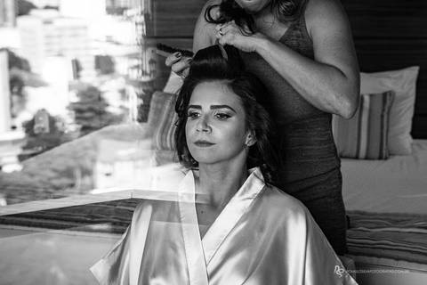 making of da noiva odíria com reflexo na janela'