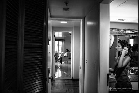 making of da noiva odíria e mostrando a sobrinha se olhando no espelho'