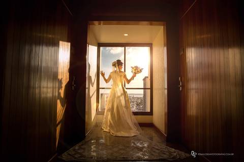 making of da noiva odíria com reflexo na janela'