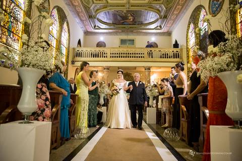 casamento odorai e dimitri com a entrada da noiva'