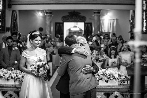 casamento odorai e dimitri com a entrada da noiva'