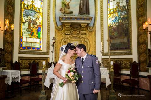 casamento odorai e dimitri   fotos no altar após a cerimonia'