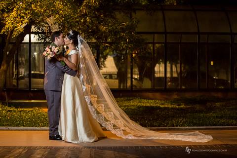 casamento odorai e dimitri em sua fotos externas na estação das docas após a cerimonia'