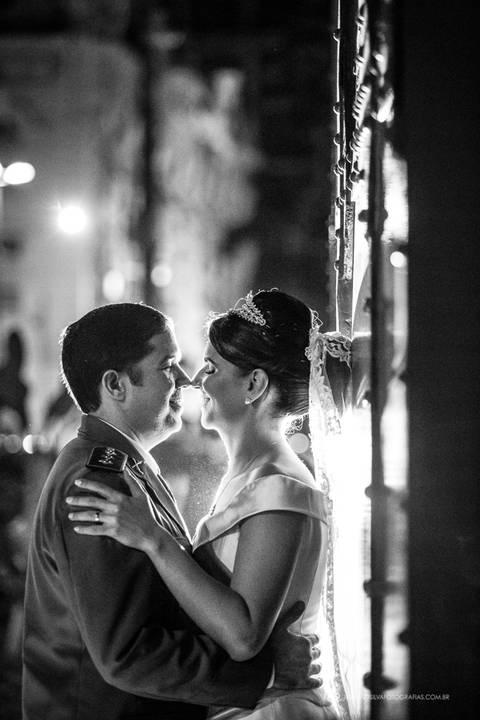 casamento odorai e dimitri em sua fotos externas na estação das docas após a cerimonia'