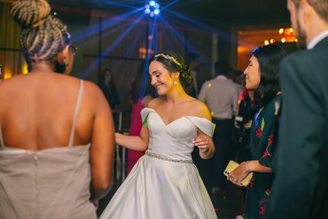 noiva na pista de dança'