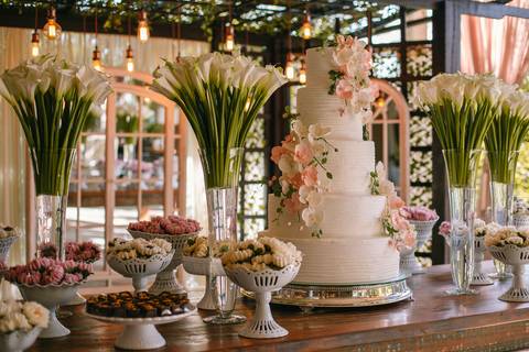 Mesa do bolo espaço renascença'