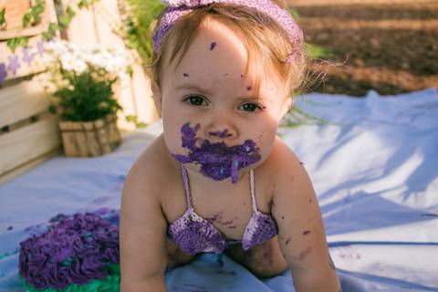 se lambuzando de bolo'