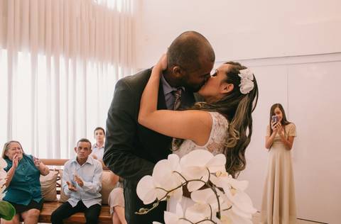 hora do beijo dos noivos'