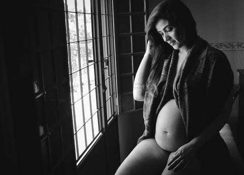 ensaio de gestante em casa'