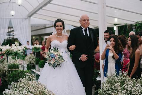 entrada da noiva com o pai'