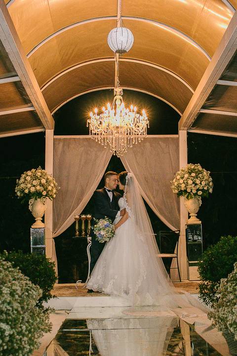 fotos dos noivos apos a cerimonia'