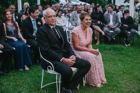 pais da noiva na cerimonia'