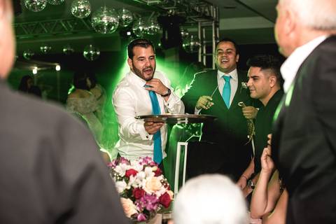 Brincadeira da gravata no casamento'