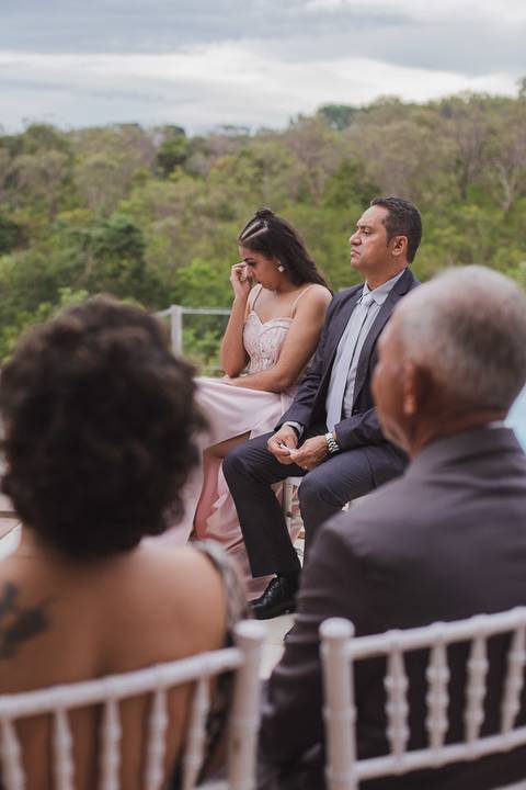 irma chora ao ver o noivo'