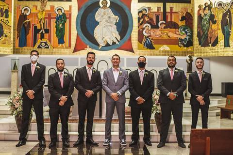 padrinhos com gravatas rosa'