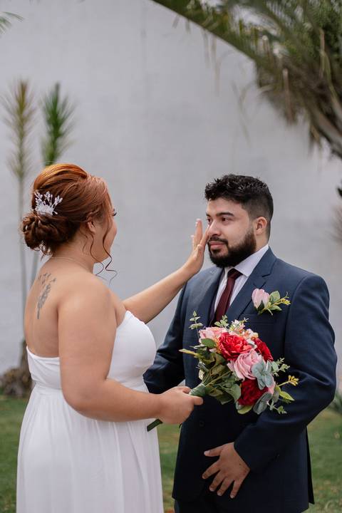 noivo chorando no casamento Civil'
