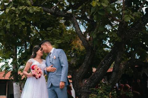 Fotos externas dos noivos durante o dia'