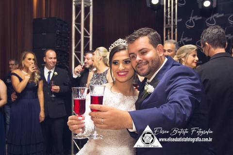 Eliseu Batista fotografia - Vila dorana- casamento Ana Carolyna e Júlio Cesar em Matão SP - foto do brinde dos noivos'