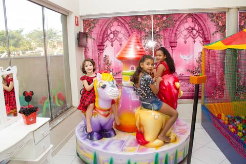 Maria Eduarda 4 anos fotos por Eliseu Batista - REVELFILME matão sp, aniversário infantil - fotos de aniversário'