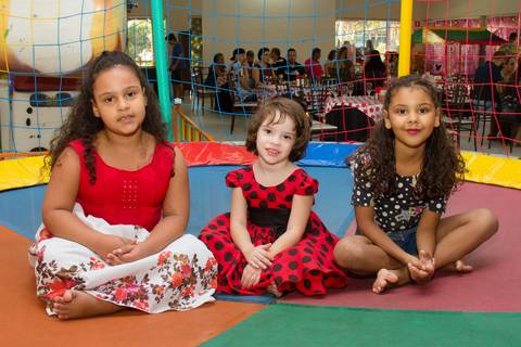 Maria Eduarda 4 anos fotos por Eliseu Batista - REVELFILME matão sp, aniversário infantil - fotos de aniversário'