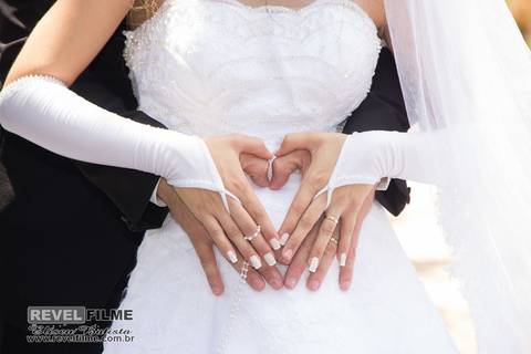Casamento Ana Carolina e Luiz Fernando paróquia São Sebastião jardim paraíso em matão sp fotos por Eliseu Batista fotógrafo Revelfilme fotos durante o dia na praça do lago em matão sp'