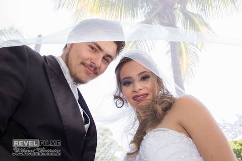 Casamento Ana Carolina e Luiz Fernando paróquia São Sebastião jardim paraíso em matão sp fotos por Eliseu Batista fotógrafo Revelfilme fotos durante o dia na praça do lago em matão sp'