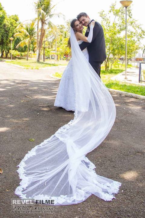 Casamento Ana Carolina e Luiz Fernando paróquia São Sebastião jardim paraíso em matão sp fotos por Eliseu Batista fotógrafo Revelfilme fotos durante o dia na praça do lago em matão sp'