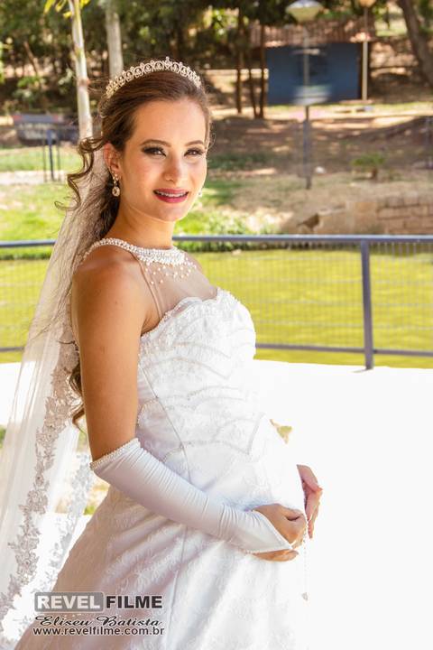 Casamento Ana Carolina e Luiz Fernando paróquia São Sebastião jardim paraíso em matão sp fotos por Eliseu Batista fotógrafo Revelfilme fotos durante o dia na praça do lago em matão sp'